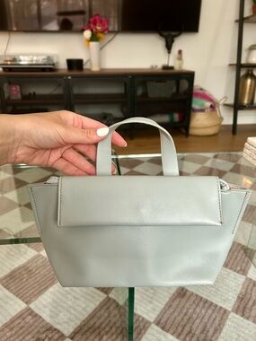 Minimalist Pastel Blue Top-Handle Women’s Bag with Shoulder Strap